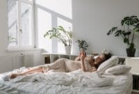 Cara Tepat Memilih Kasur Demi Kualitas Tidur yang Lebih Baik, Cara Memilih Bantal Hamil yang Berkualitas