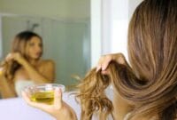 Cara Mencegah Rambut Rontok dan Rusak Menggunakan Minyak Alami